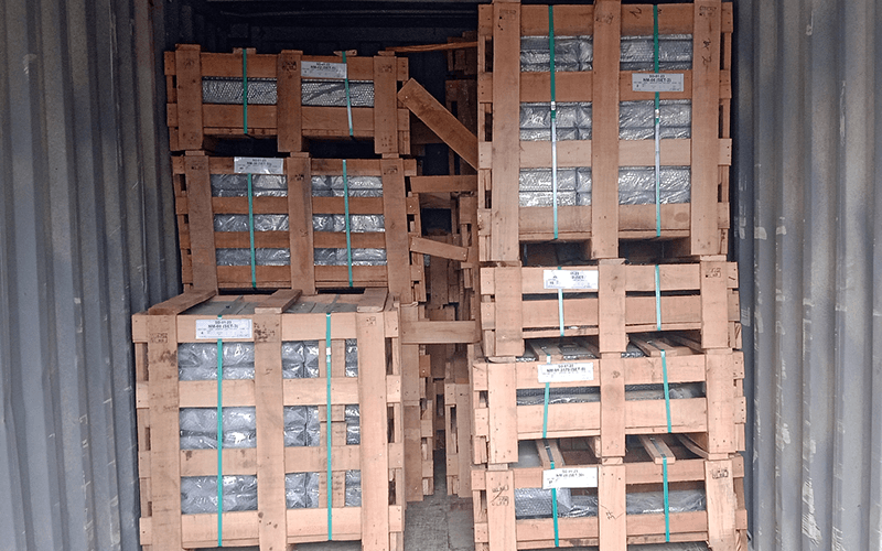 granite headstone packing carton in containers